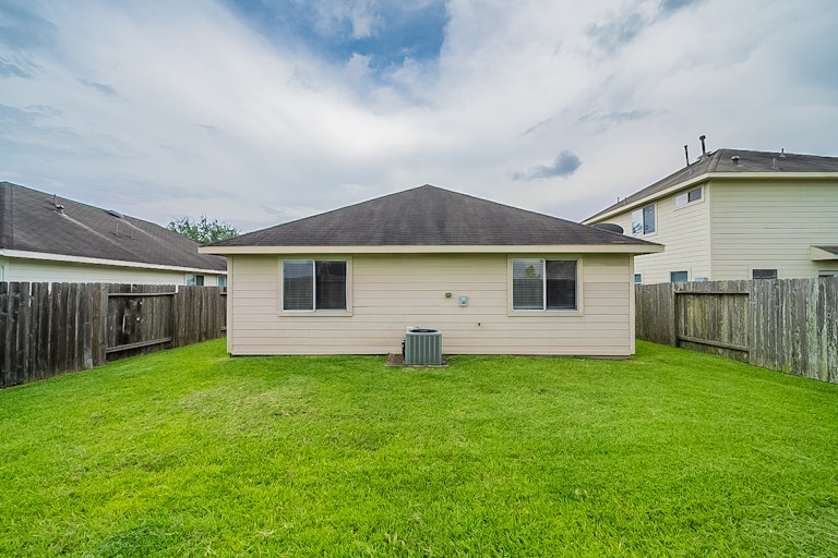 Photo 23 of 24 - 13527 High Banks Ln, Houston, TX 77034