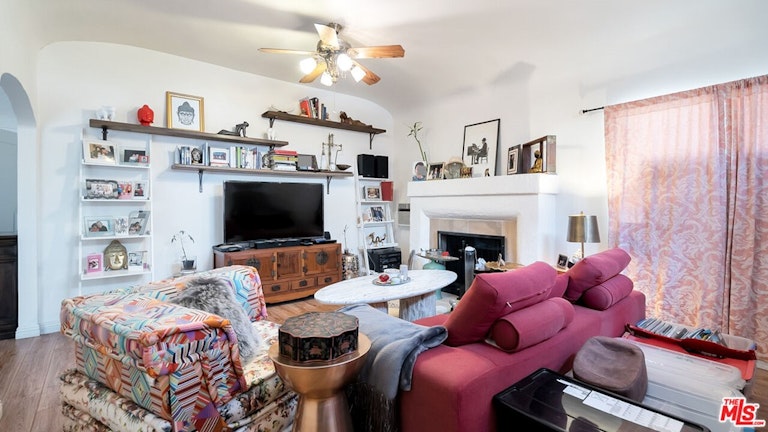 Photo 9 of 19 - 827 N McCadden Pl, Los Angeles, CA 90038