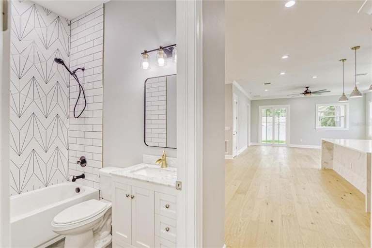 Photo 12 of 62 - 3108 W Cherokee Ave, Tampa, FL 33611