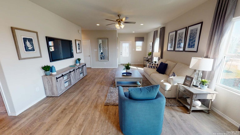 Photo 7 of 21 - 422 Pleasanton Way, San Antonio, TX 78221