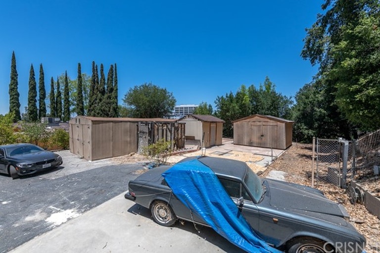 Photo 10 of 13 - 4701 Sophia Ave, Encino, CA 91436