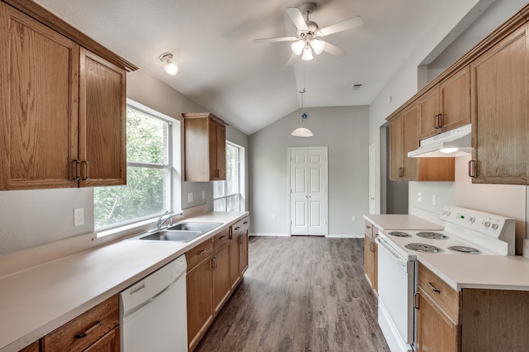 Photo 14 of 28 - 6910 Todd Ln, Sachse, TX 75048