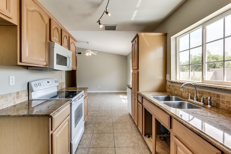 Photo 10 of 25 - 8619 S 14th St, Phoenix, AZ 85042