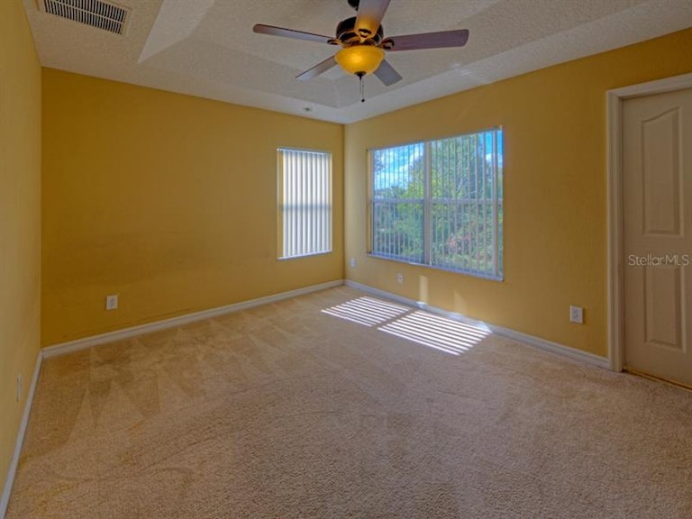 Photo 13 of 25 - 542 Penny Royal Pl, Oviedo, FL 32765