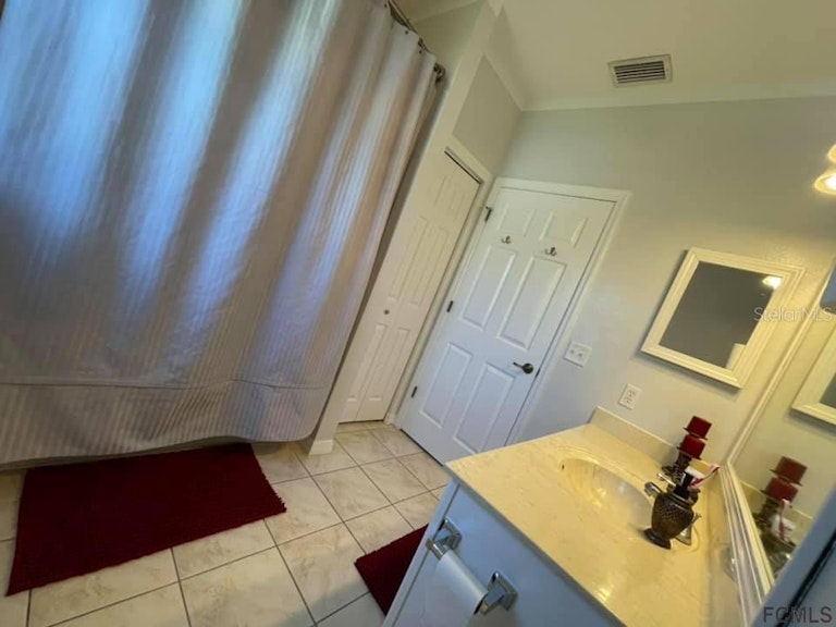 Photo 11 of 40 - 1 Pierce Ln, Palm Coast, FL 32164