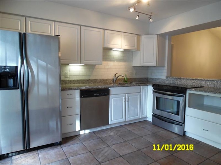 Photo 6 of 18 - 506 Wavecrest Dr, Orlando, FL 32807