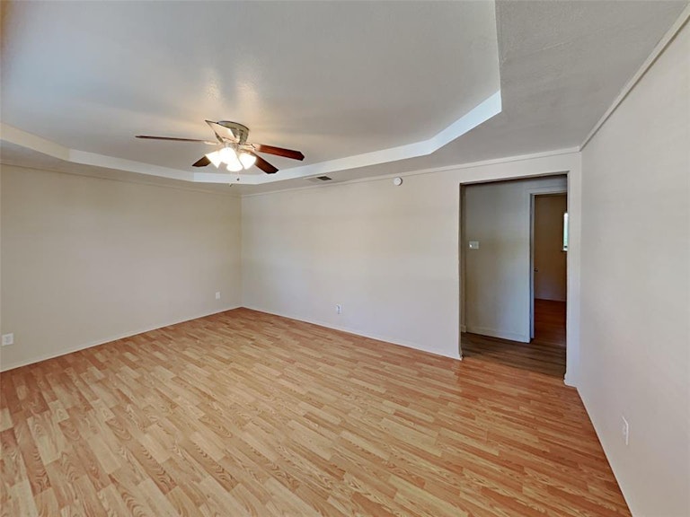 Photo 4 of 18 - 406 W White Ave, McKinney, TX 75069