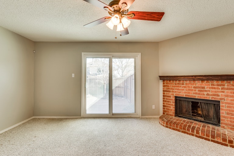 Photo 11 of 23 - 1707 Creekbend Dr, Lewisville, TX 75067