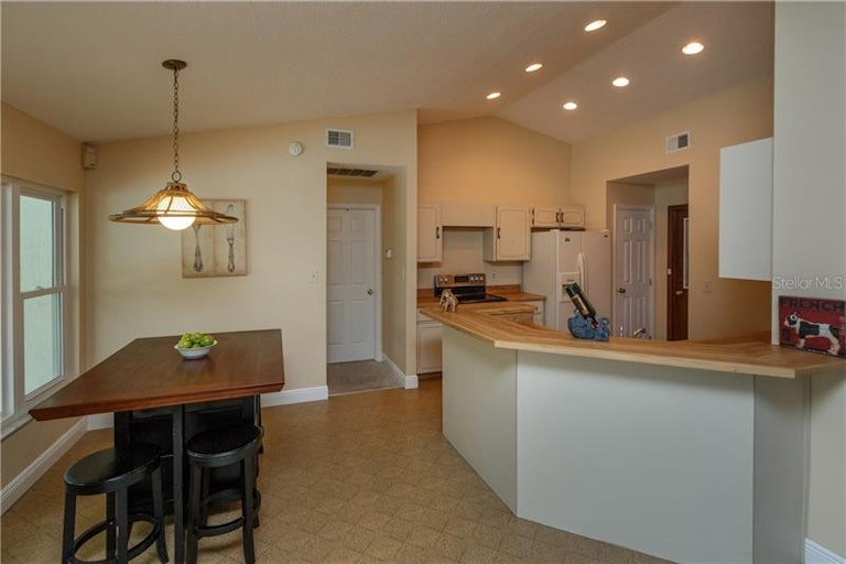 Photo 11 of 23 - 8642 Alegre Cir, Orlando, FL 32836