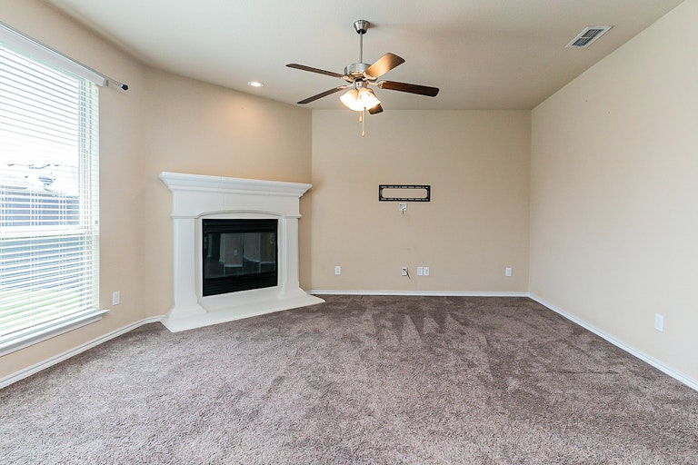Photo 5 of 23 - 11320 Gold Canyon Dr, Haslet, TX 76052