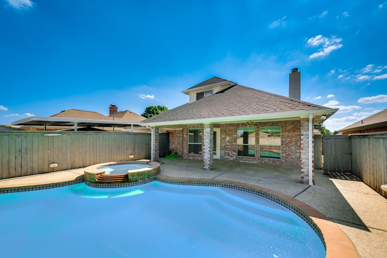 Photo 5 of 30 - 1726 Creek Valley Rd, Mesquite, TX 75181