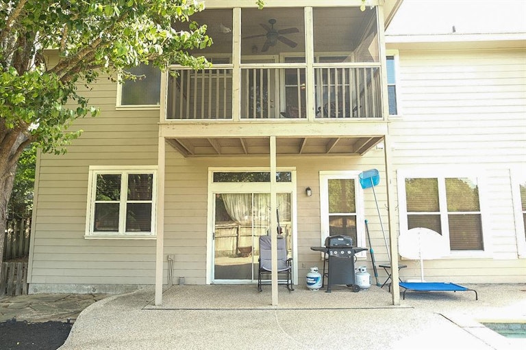 Photo 15 of 17 - 19 Cider Mill Ct, Spring, TX 77382