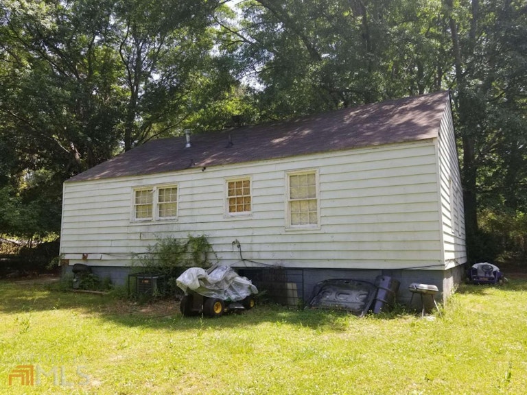 Photo 4 of 5 - 6111 Lake End Rd, Riverdale, GA 30296