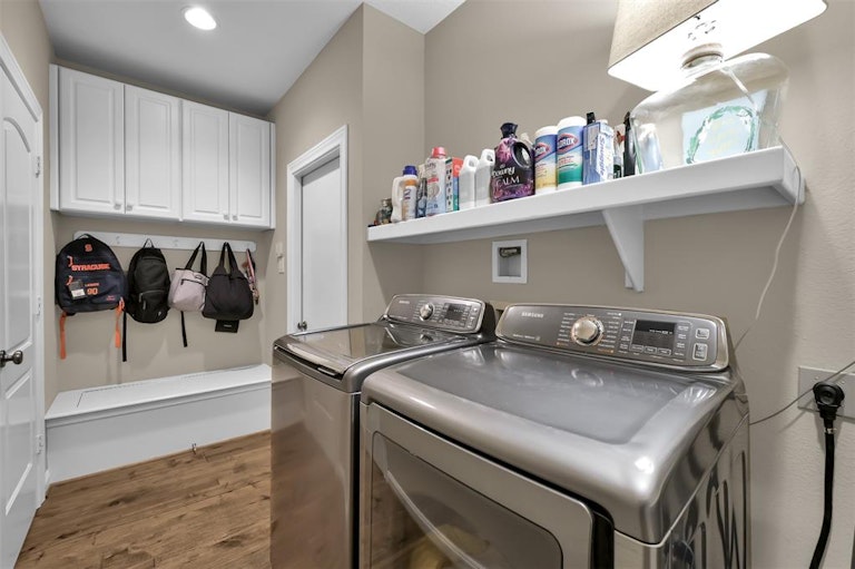 Photo 17 of 50 - 110 E Beckonvale Cir, Spring, TX 77382