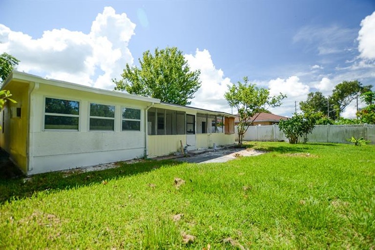 Photo 29 of 39 - 604 Deauville Ct, Kissimmee, FL 34758