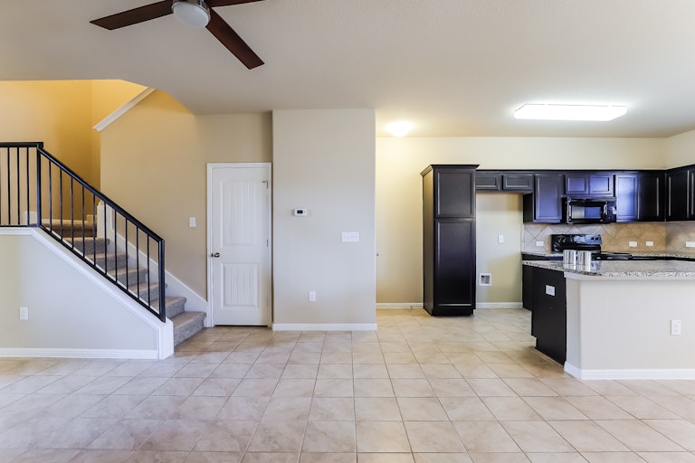 Photo 8 of 25 - 317 Crater Lake Dr, Pflugerville, TX 78660
