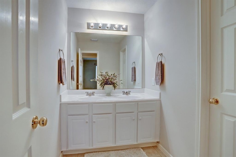 Photo 22 of 31 - 4911 Falling Oak Ct, Pasadena, TX 77505