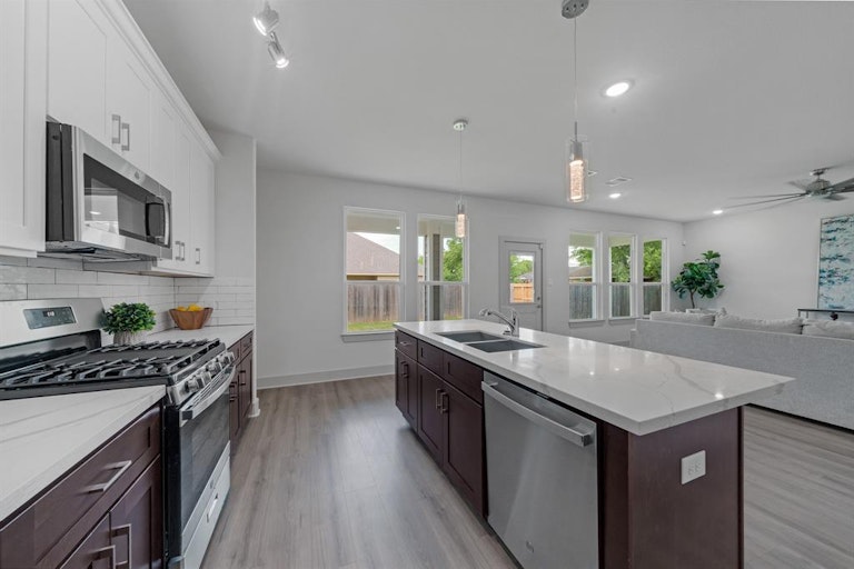 Photo 18 of 26 - 8220 Corinth St, Houston, TX 77051