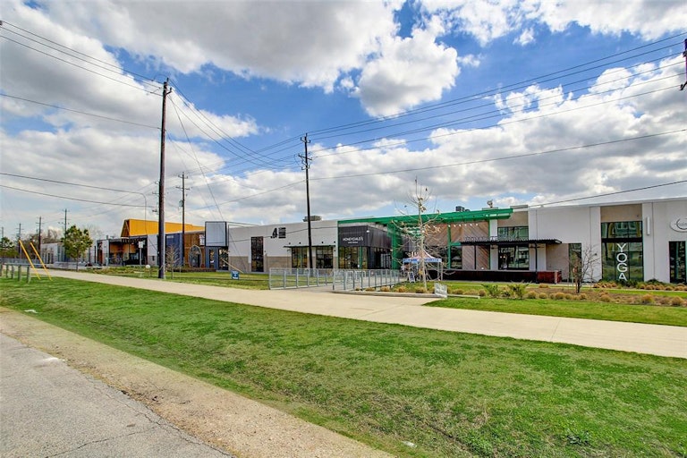 Photo 32 of 33 - 434 W 26th St, Houston, TX 77008