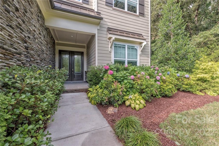 Photo 2 of 48 - 509 Lacebark Elm Ct, Matthews, NC 28104