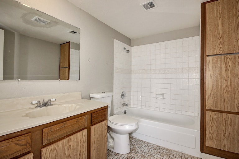 Photo 15 of 19 - 6977 W San Miguel Ave, Glendale, AZ 85303