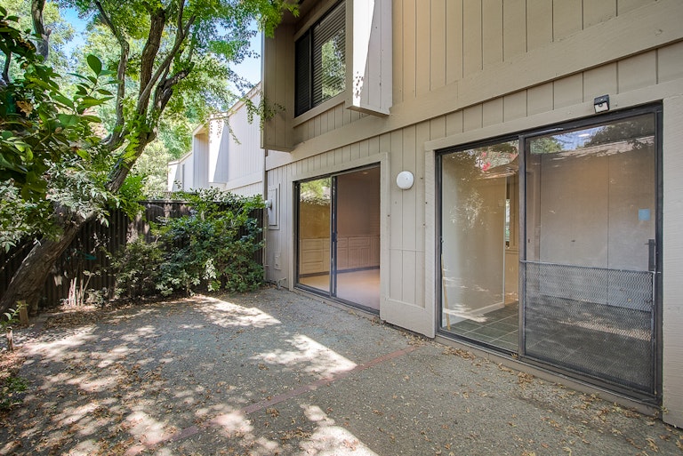 Photo 7 of 35 - 106 Hartnell Pl, Sacramento, CA 95825