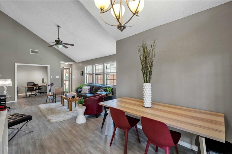Photo 11 of 31 - 915 Azalia Dr, Lewisville, TX 75067
