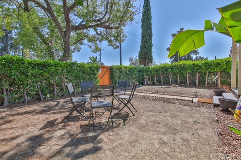 Photo 29 of 31 - 601 W 108th St, Los Angeles, CA 90044