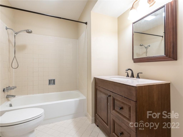 Photo 26 of 35 - 1600 Sharon Rd W #7, Charlotte, NC 28210