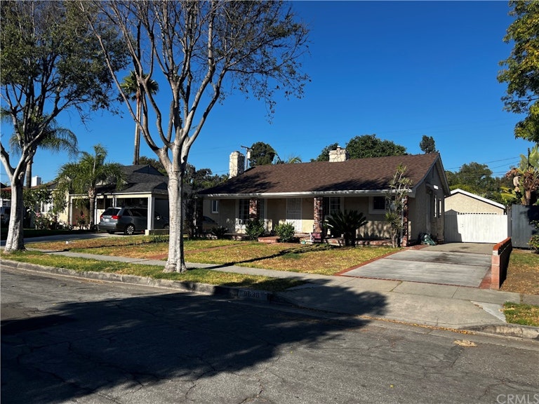 Photo 2 of 25 - 9630 Annetta Ave, South Gate, CA 90280