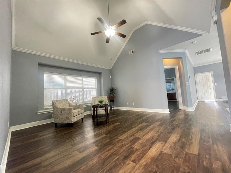 Photo 3 of 21 - 7219 Golden Star Dr, Houston, TX 77083