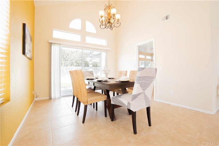 Photo 6 of 25 - 7306 Yellow Jasmine Dr, Highland, CA 92346