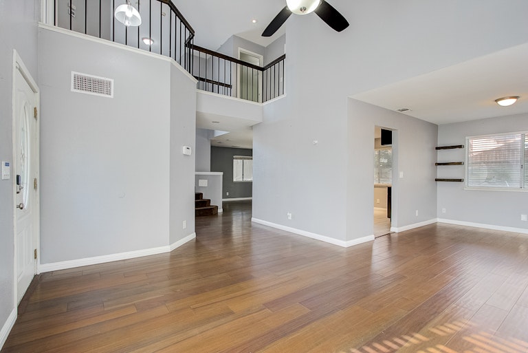 Photo 6 of 39 - 4025 Honey Rose Pl, Antelope, CA 95843