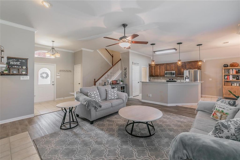 Photo 6 of 40 - 4805 Campfire Ct, Fort Worth, TX 76244