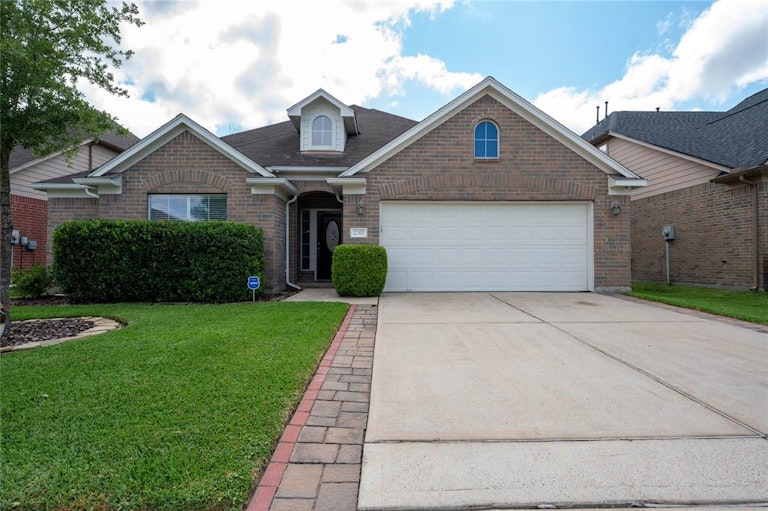 Photo 1 of 33 - 22302 Lamaster Ln, Spring, TX 77373