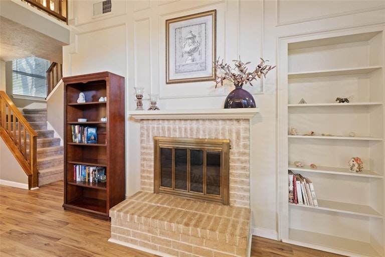 Photo 9 of 31 - 1528 Livingston Dr, Plano, TX 75093