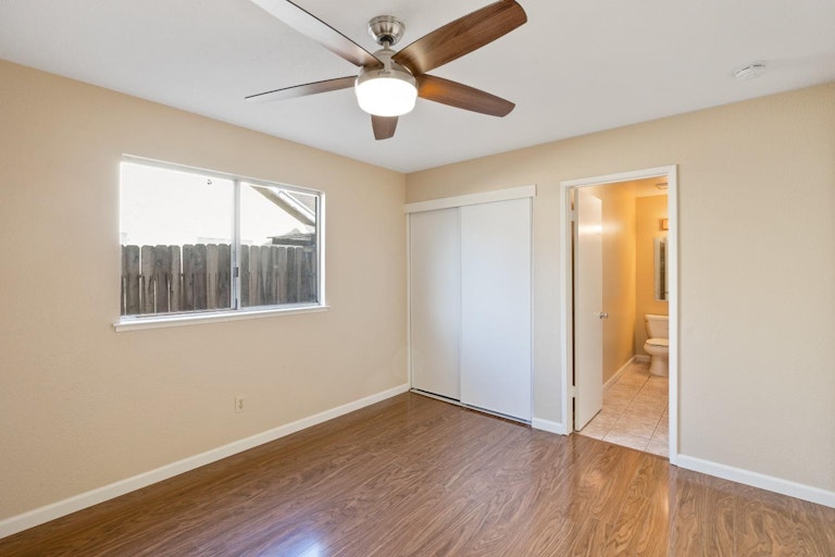 Photo 24 of 38 - 5030 Strasbourg Way, Sacramento, CA 95842