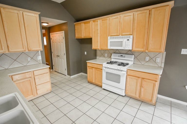 Photo 15 of 25 - 3209 Bloomfield Trl, Mansfield, TX 76063
