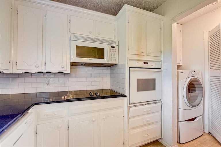 Photo 11 of 37 - 1118 SE 2nd St, Grand Prairie, TX 75051