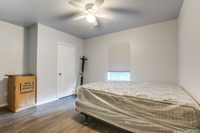 Photo 17 of 21 - 451 Ferris Ave, San Antonio, TX 78220