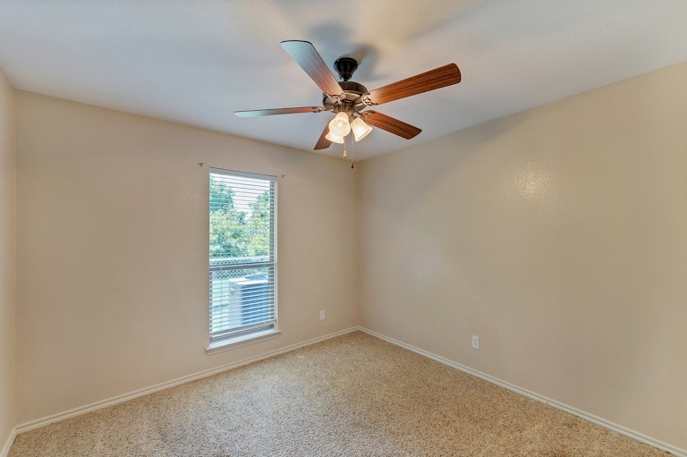 Photo 20 of 24 - 5619 Gebron Ct, Fort Worth, TX 76126