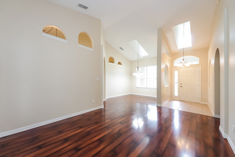Photo 8 of 27 - 2207 Wolf Ridge Ln, Mount Dora, FL 32757