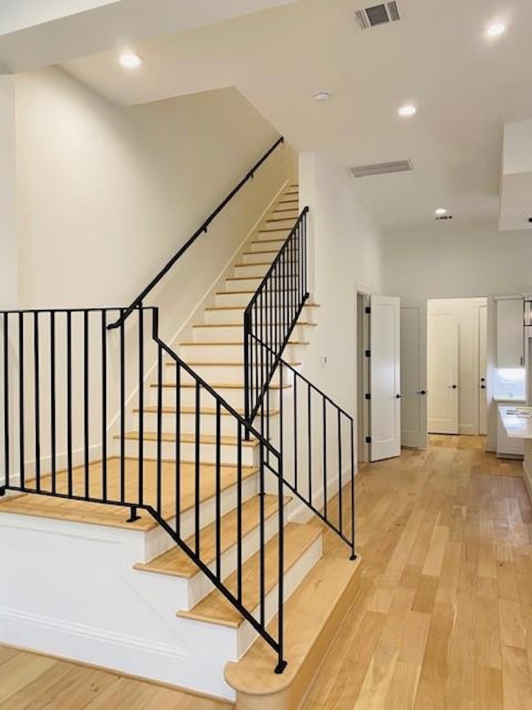 Photo 38 of 46 - 1420 Alexander St, Houston, TX 77008