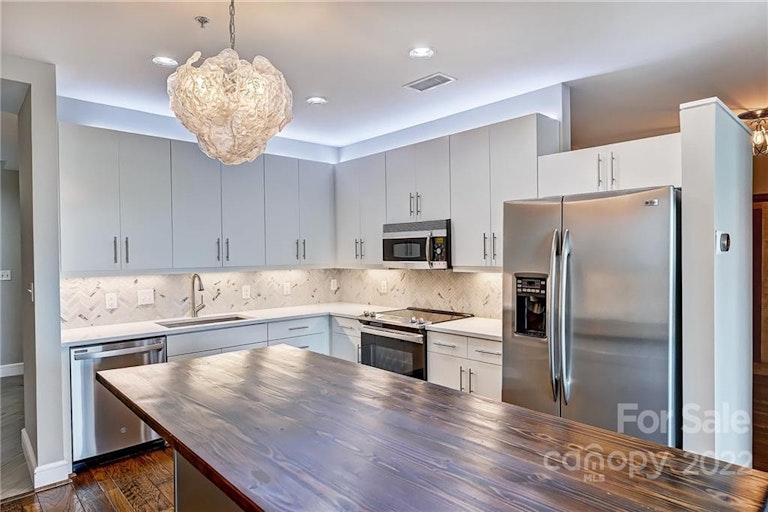 Photo 13 of 48 - 333 W Trade St #1501, Charlotte, NC 28202