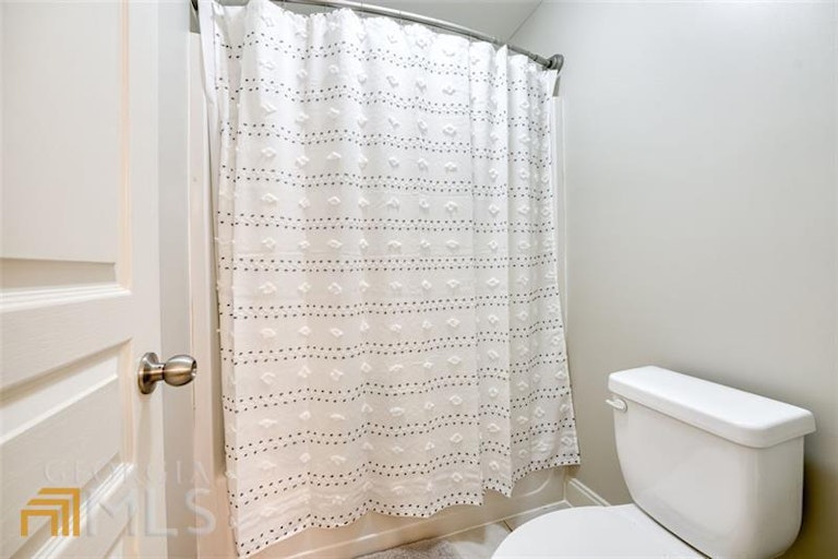 Photo 33 of 71 - 6021 Stillwater Pl, Flowery Branch, GA 30542