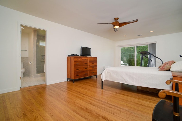 Photo 17 of 68 - 1940 Rolling Hills Rd, Sacramento, CA 95864