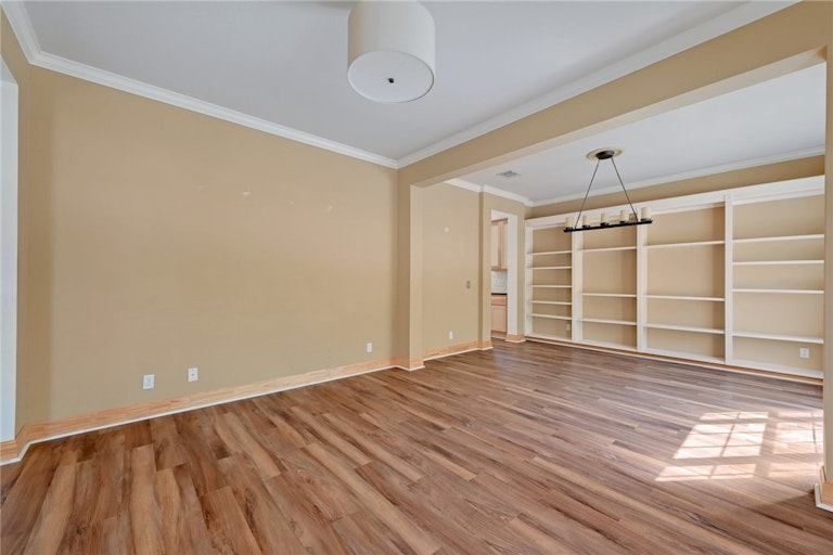 Photo 11 of 31 - 11922 Loomis Dr, Austin, TX 78738