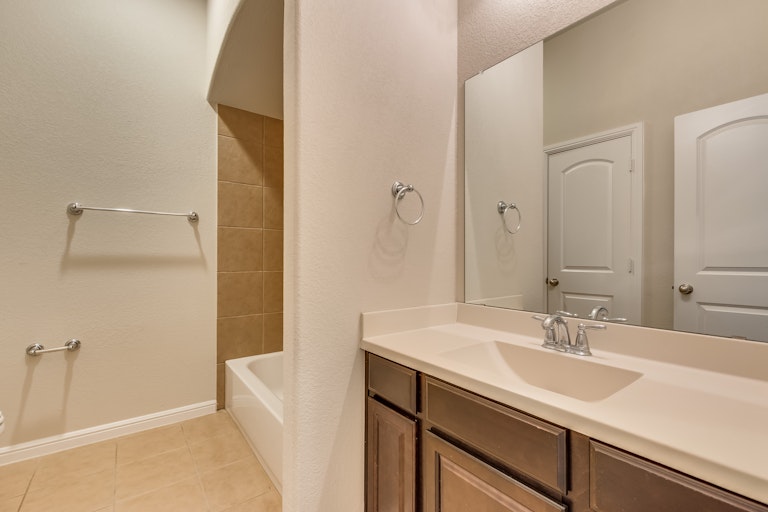 Photo 26 of 29 - 905 Green Coral Dr, Little Elm, TX 75068