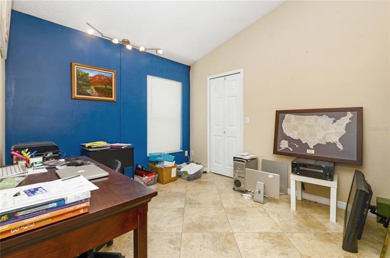 Photo 6 of 33 - 3829 Pickwick Dr, Orlando, FL 32817