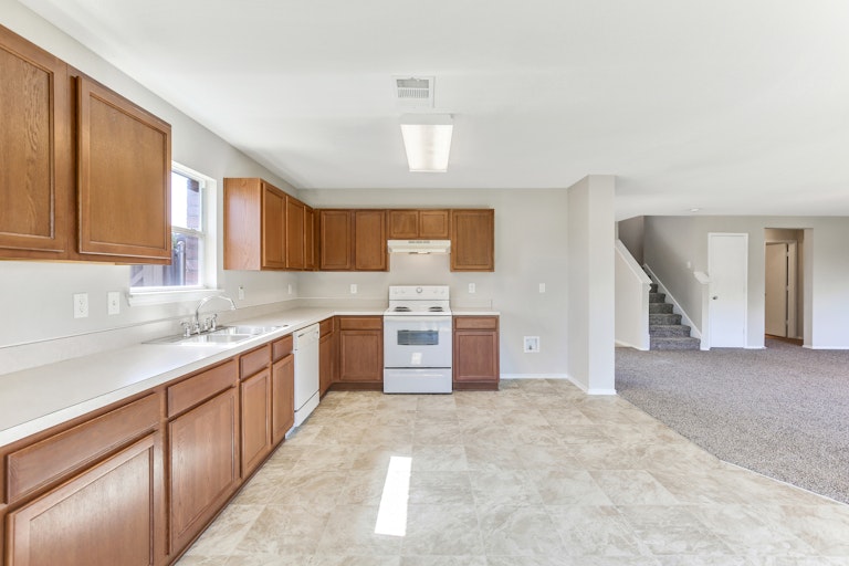 Photo 10 of 25 - 112 Matamoros St, Grand Prairie, TX 75051